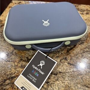Hydroflask kids small (4L capacity) insulated lunch box NWT